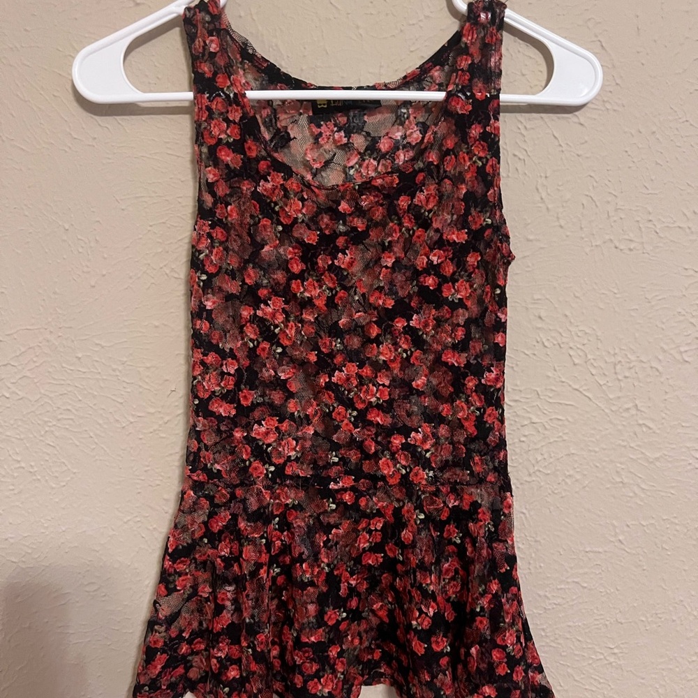 Beautiful Floral Sleeveless Top - Black and Red ♥️🌷